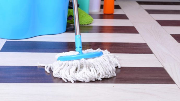 how-to-wring-a-mop-without-a-wringer