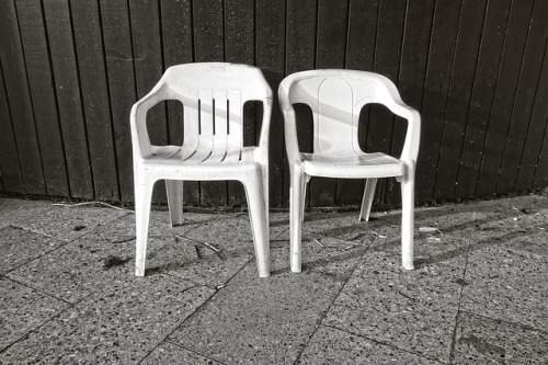 how-to-clean-oxidized-plastic-patio-chairs