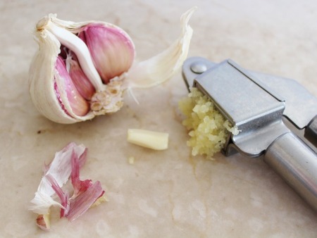 how-to-get-rid-of-garlic-smell-in-house