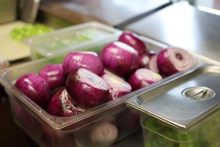 how-to-get-rid-of-onion-smell-in-fridge